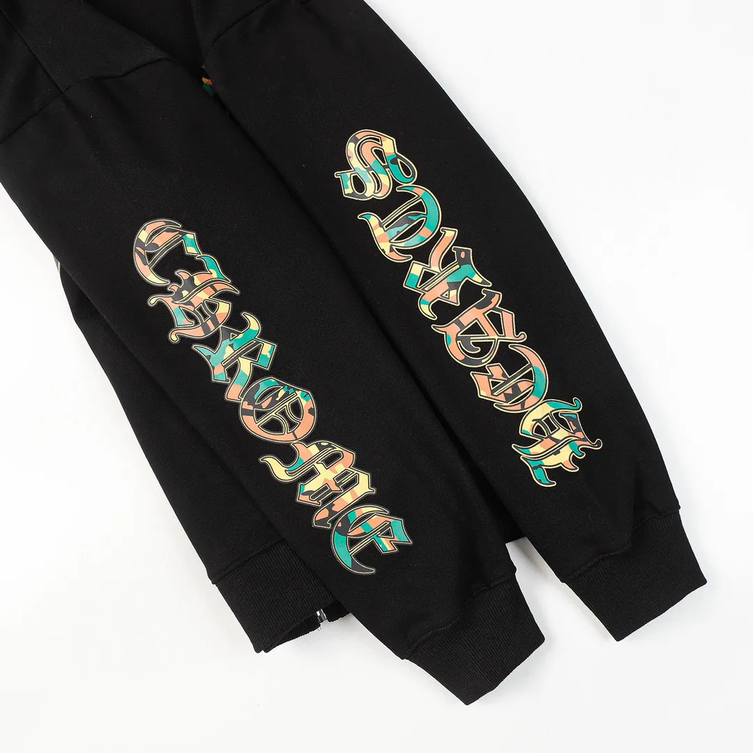 Q11—P230 -Chrome Hearts/Chrome Hearts printed zipper sweatshirt cardigan jacket -420 grams of high-density, high-quality wool, soft, delicate and skin-friendly, soft and silky to the touch, warm and skin-friendly -The hardware and zipper accessories are all customized and full of details -Colour: black -Size: S M L XL